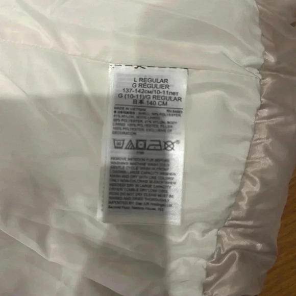 BNWOT Gap Kids Puffer vest - Picture 4 of 5